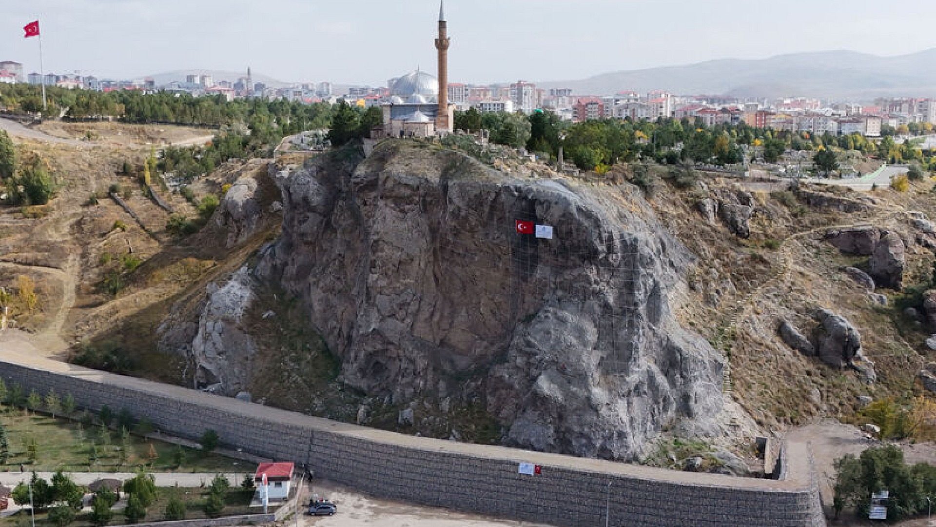 Yukarı Tekke kayalıklarındaki rehabilitasyon tamamlandı