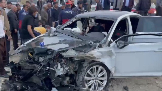 Yüksekova'da iki ayrı trafik kazasında 10 kişi yaralandı