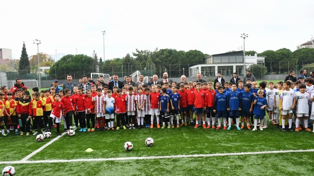 Yunusemre'de 29 Ekim coşkusu futbol turnuvasıyla kutlandı