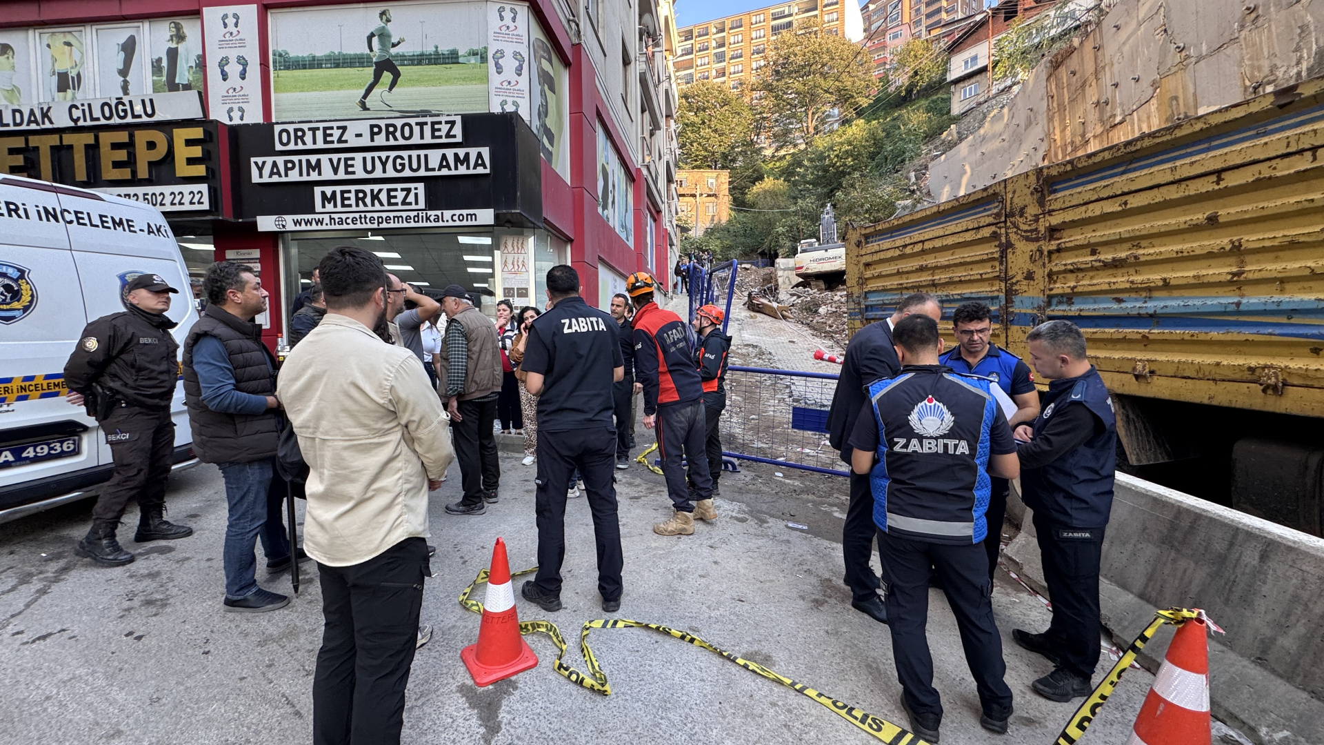 Zonguldak'ta çöken binanın çevresindeki apartman tahliye edildi