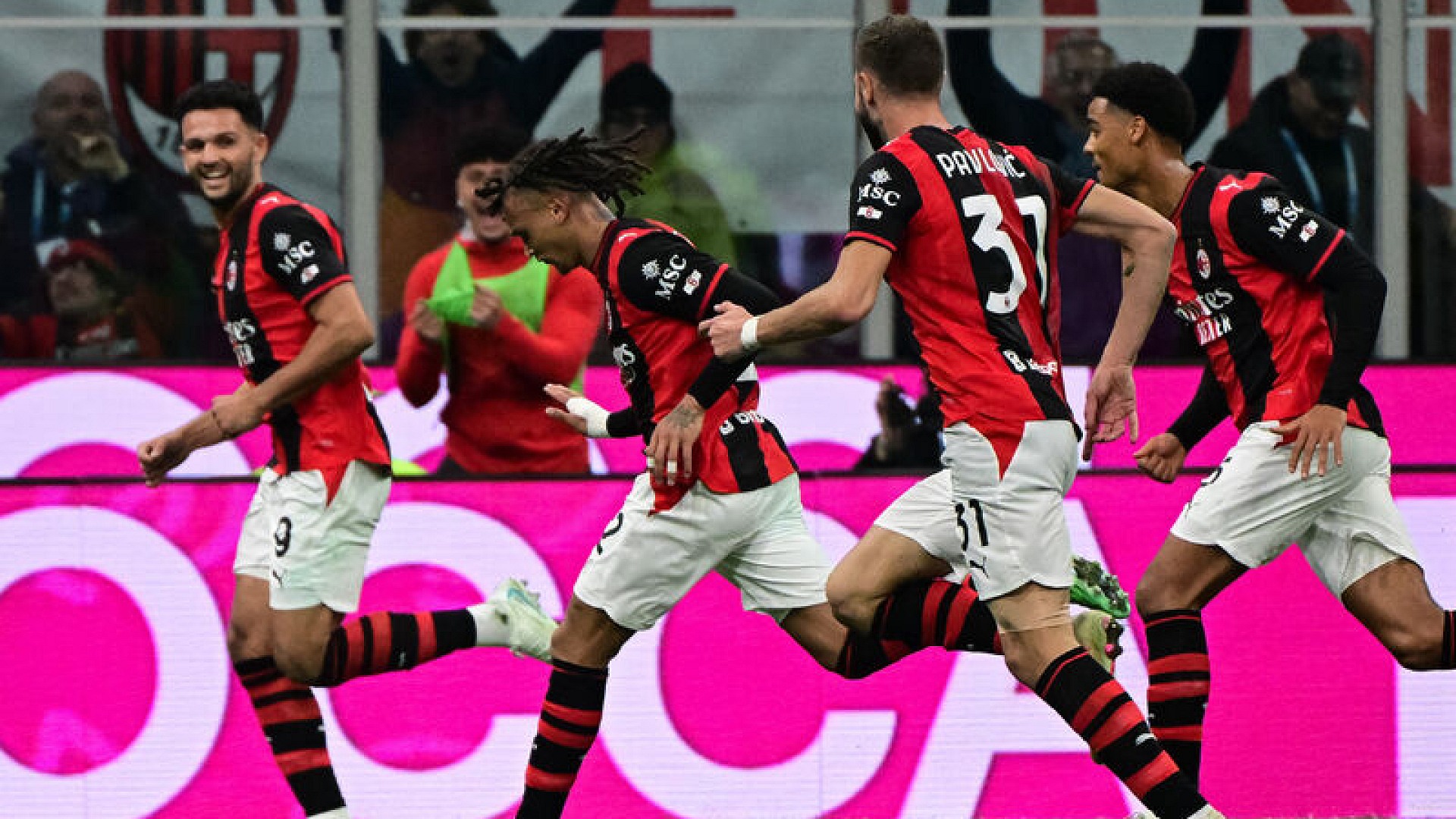 Milan, Inter karşısında 3-1 galip geldi