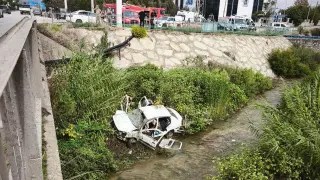Antakya'da köprüden dereye düşen otomobilde 3 yaralı