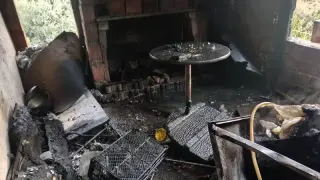 Antalya'da şömineyi benzinle yakmaya çalıştı, yangın çıktı