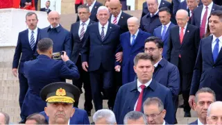 Bahçeli ve Dervişoğlu, Anıtkabir'den kol kola indi