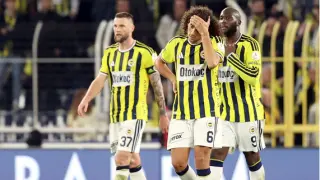 Fenerbahçe, Göztepe'ye 2-1 mağlup olarak puan kaybetti