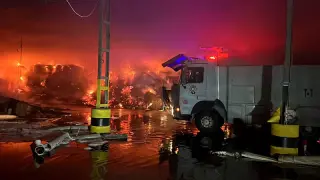 Mersin'de tütün deposunda yıldırım nedeniyle yangın çıktı