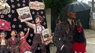 Meryem Birce Bahtiyar, Atatürk maketini şemsiyesiyle korudu