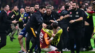 PFDK, Fenerbahçe ve Galatasaray'a ceza verdi