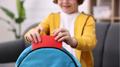Ağır okul çantaları çocukların duruşunu olumsuz etkiliyor
