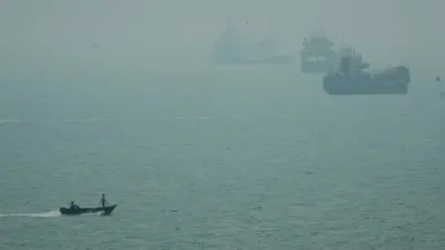 Hürmüz Boğazı’nda iki süper tanker mayın patlattı