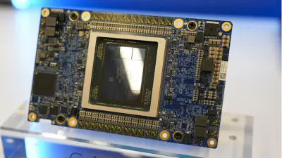 Intel'in geliri arttı, net kârı geriledi