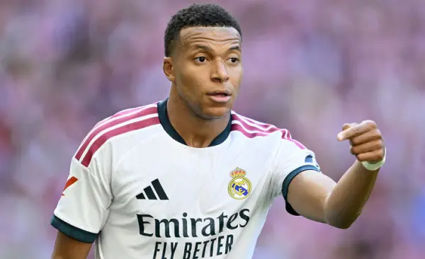 Çin'de Kylian Mbappe'nin formasını yaktılar