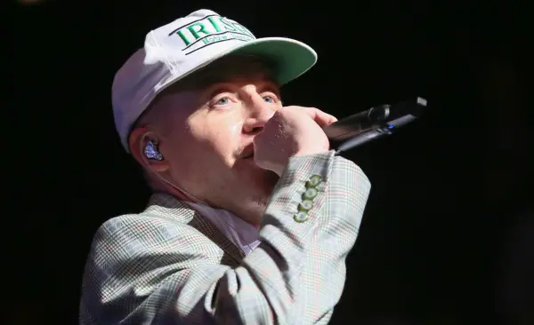 Macklemore Gazze'deki çocuklar için sahne aldı