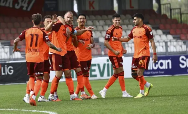 Ümraniyespor, Sivasspor'u 4-0 mağlup ederek 3 puanı aldı