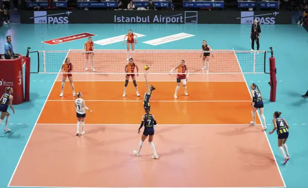 Vodafone Sultanlar Ligi'nde Galatasaray-Fenerbahçe derbisi