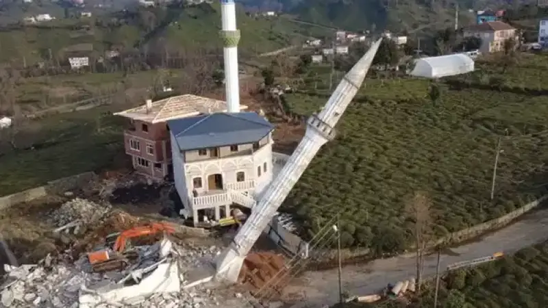 Arazi anlaşmazlığı üzerine cami yıkıldı: 'Sana para vereceğimize...'
