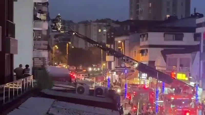 Ataşehir Prestij Caddesi’nde Korkutan Yangın! Mahalleli Sokağa Döküldü