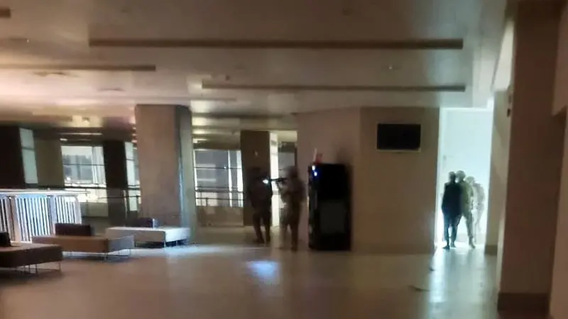 Adana'da istismar iddiasıyla polise sığınan kızı hastaneyi bastı