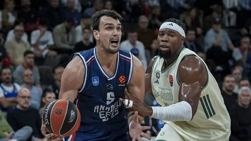 Anadolu Efes, Panathinaikos'u 83-68 yenerek galip geldi