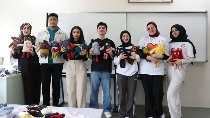 Atıl kumaşlar çocuklar için oyuncak oldu