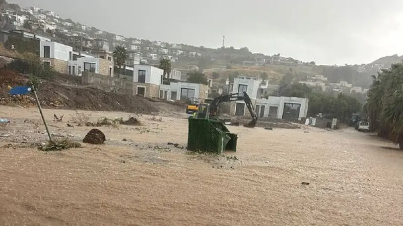 Bodrum'da sağanak yağış etkili oldu, Koyunbaba'da su baskını