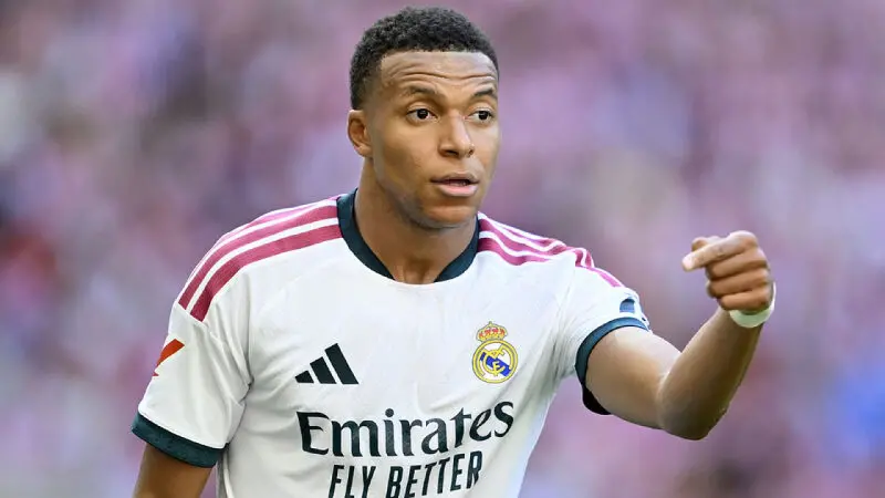 Çin'de Kylian Mbappe'nin formasını yaktılar