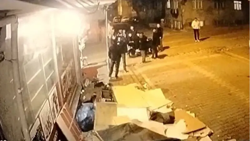 Esenyurt'ta engelli gence çete saldırdı, dişleri kırıldı