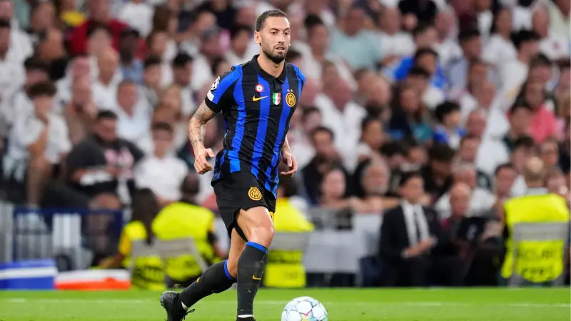 Hakan Çalhanoğlu, Inter ile sözleşme uzatmak için görüşüyor