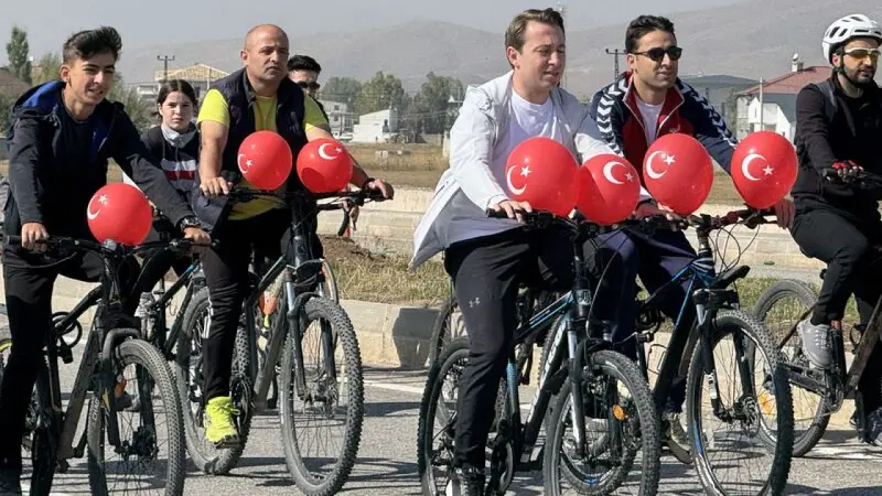 Hakkari'de Cumhuriyet Bayramı'nda bisiklet turu düzenlendi