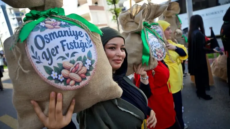 Osmaniye Fıstığı Festivali kortej yürüyüşüyle başladı