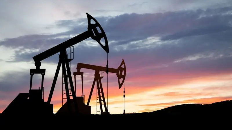 Petrol fiyatları düşüşte, Brent varil fiyatı 110,22 dolar