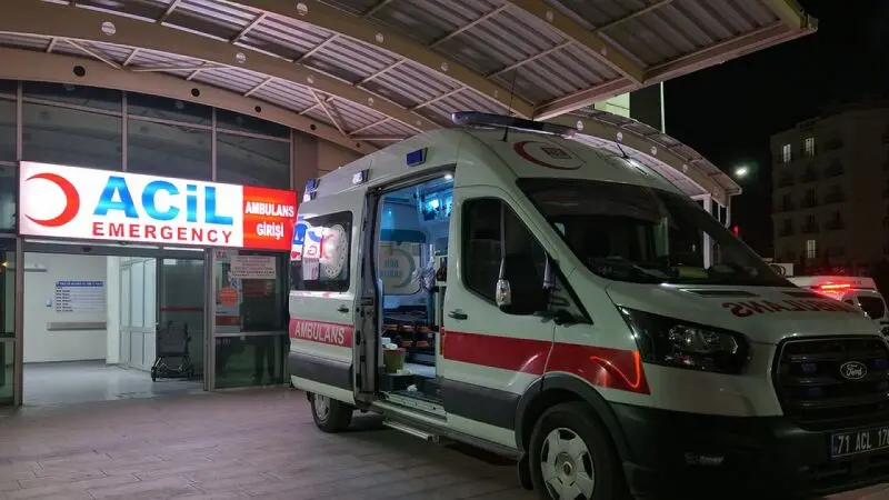 Yenimahalle'de baba ile oğul arasında bıçaklı kavga